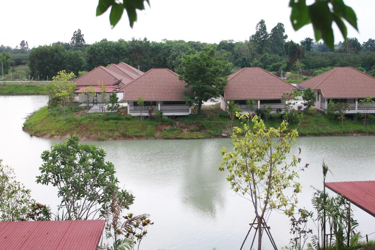 Pirom Lake&Resort Si Maha Phot Exterior foto
