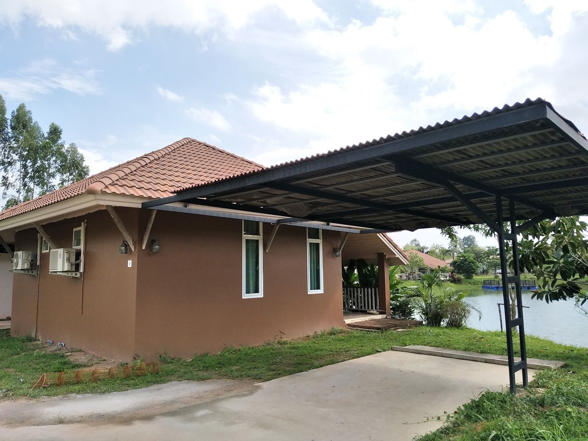 Pirom Lake&Resort Si Maha Phot Exterior foto