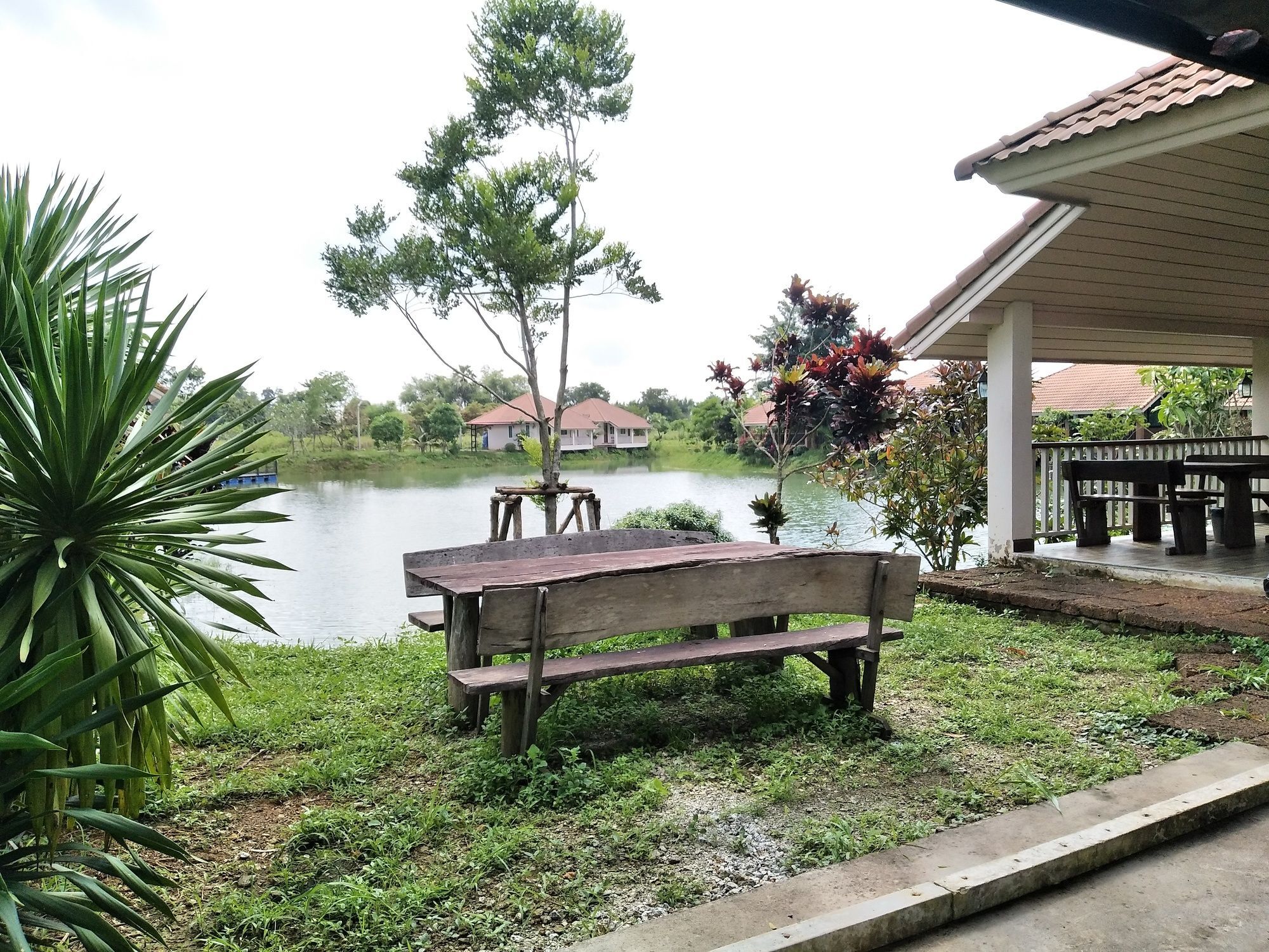 Pirom Lake&Resort Si Maha Phot Exterior foto